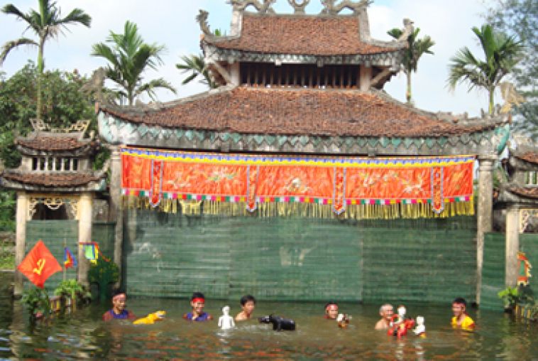 Water puppet show