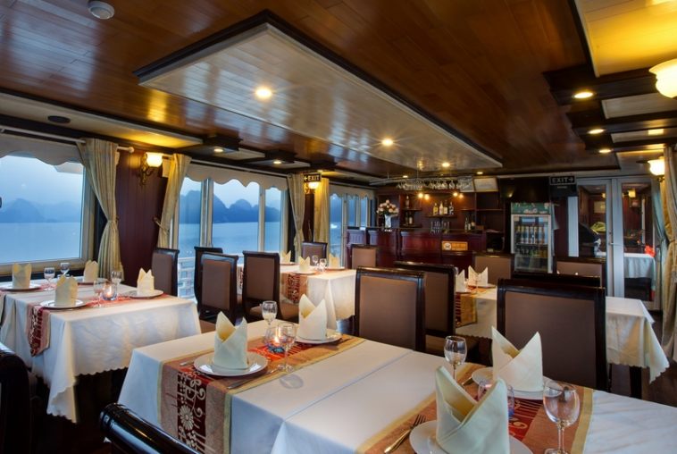 Cruise restaurant